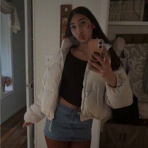 H&M Women's Off-White Puffer Jacket